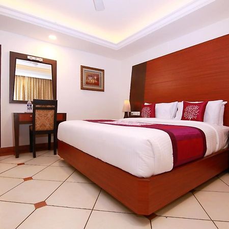 Emarald Hotel Cochin Kochi Exteriör bild