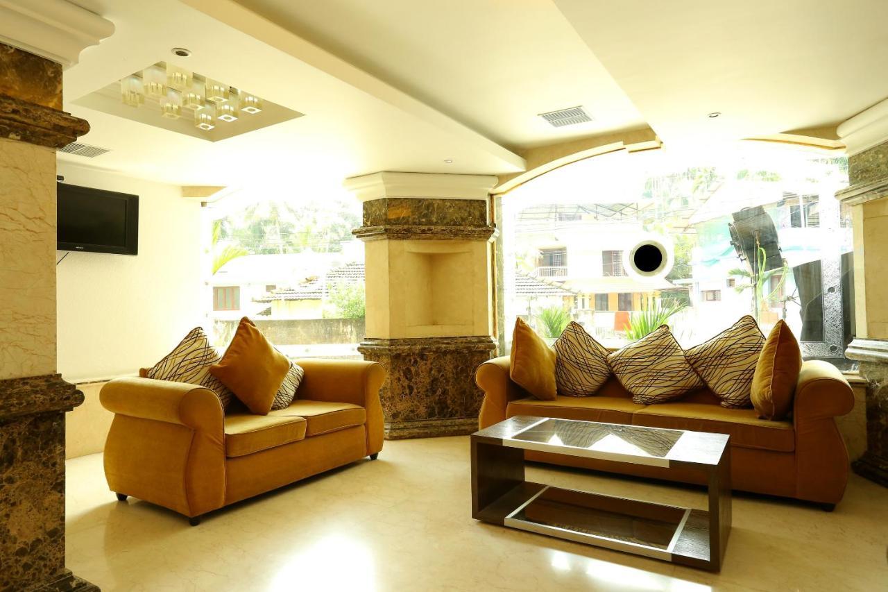 Emarald Hotel Cochin Kochi Exteriör bild
