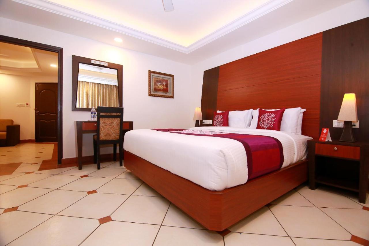 Emarald Hotel Cochin Kochi Exteriör bild
