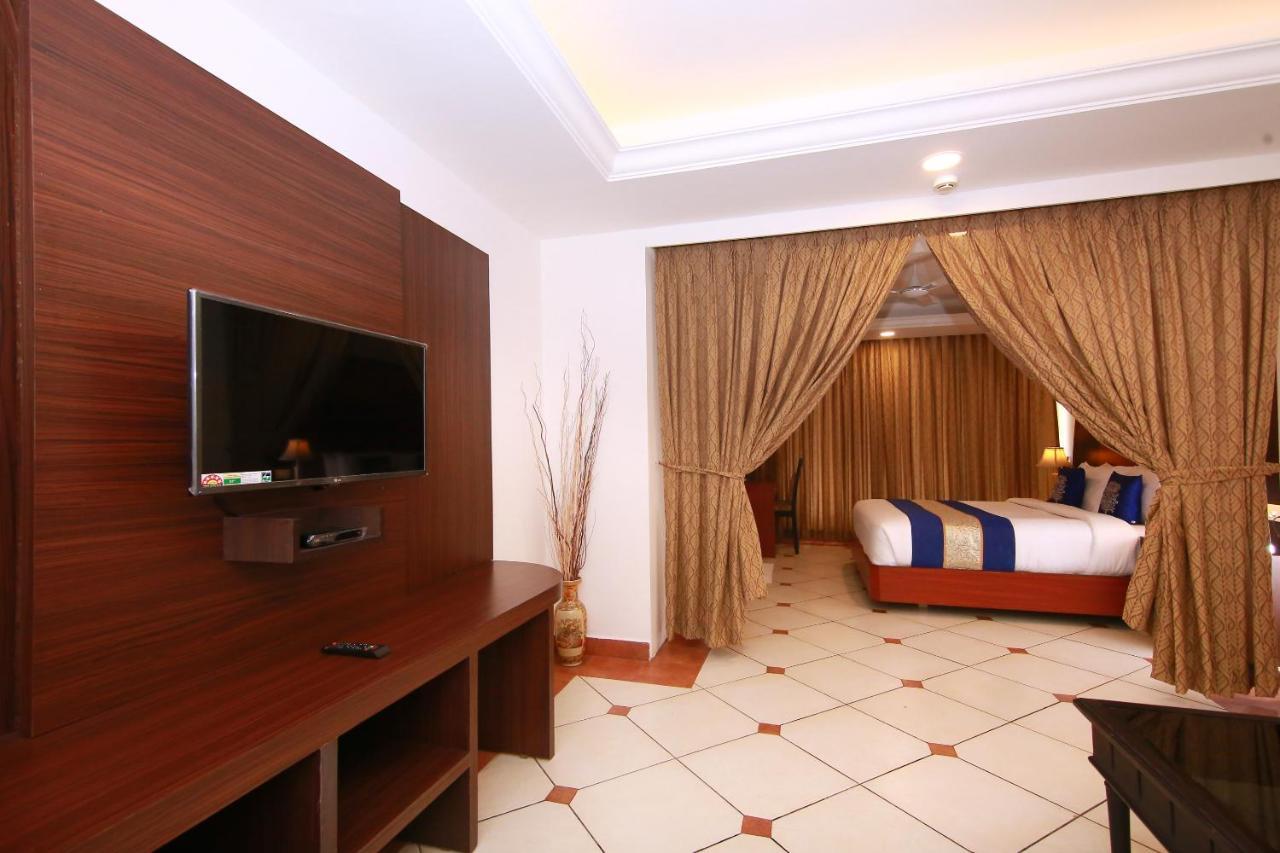Emarald Hotel Cochin Kochi Exteriör bild