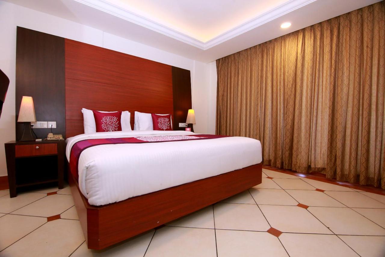 Emarald Hotel Cochin Kochi Exteriör bild