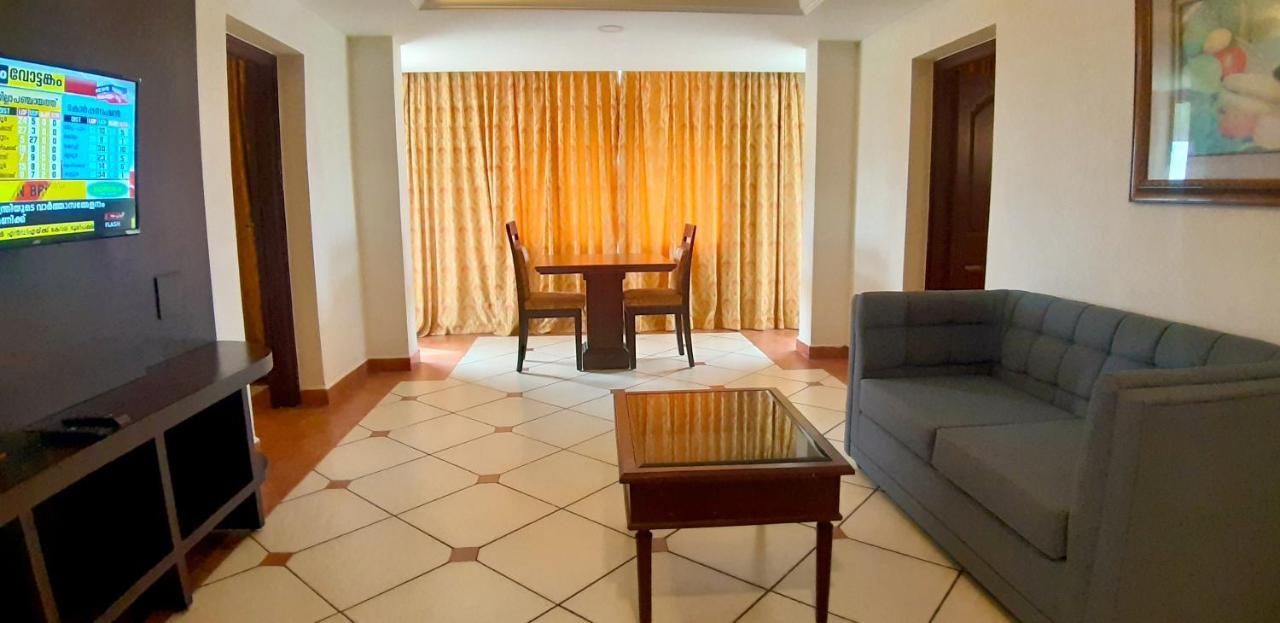 Emarald Hotel Cochin Kochi Exteriör bild