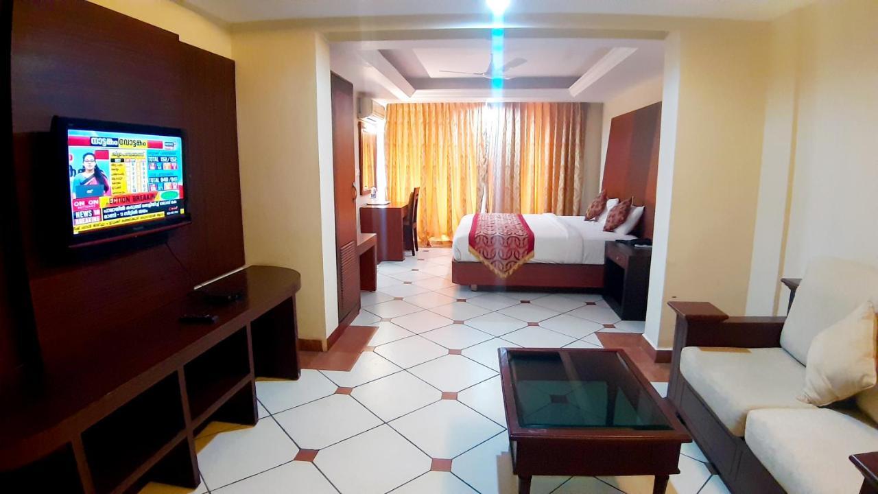 Emarald Hotel Cochin Kochi Exteriör bild