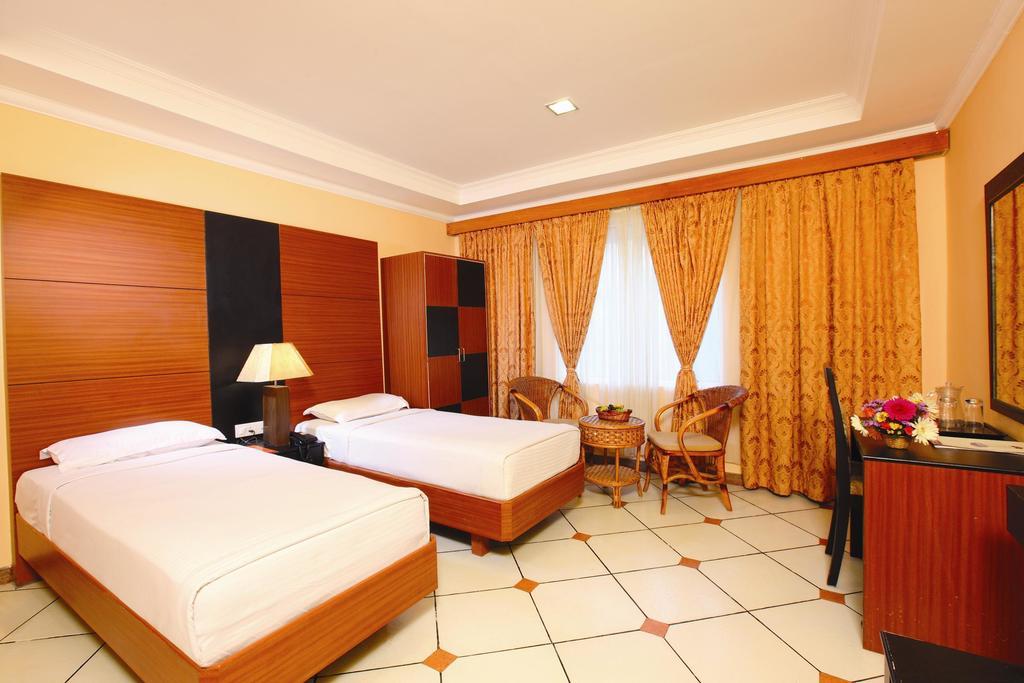Emarald Hotel Cochin Kochi Exteriör bild