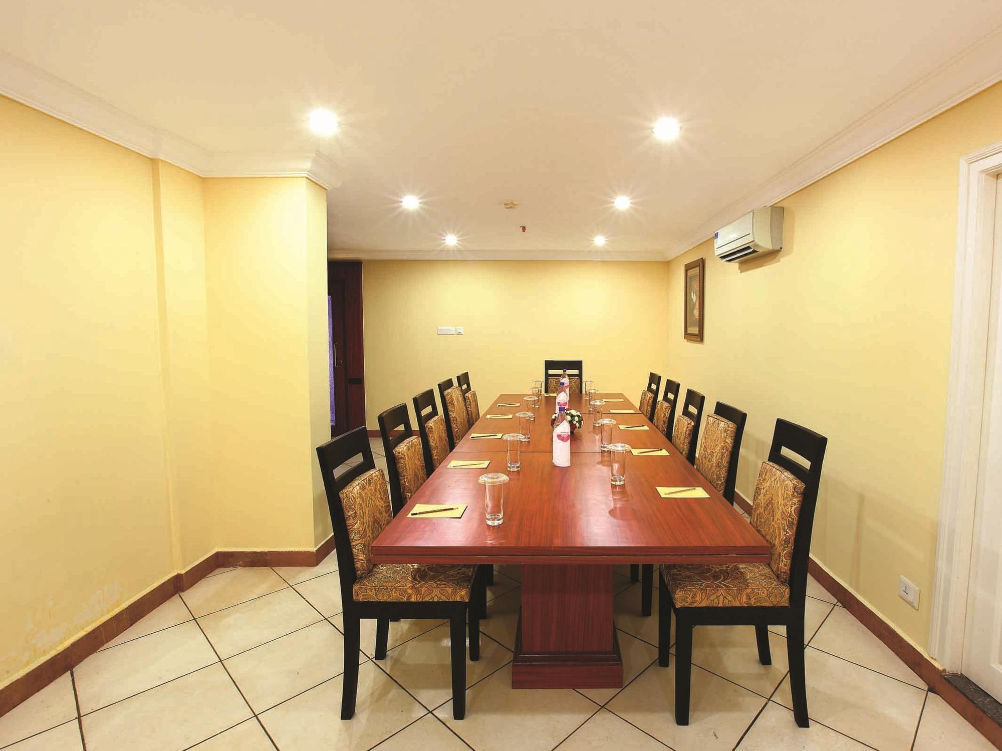Emarald Hotel Cochin Kochi Exteriör bild
