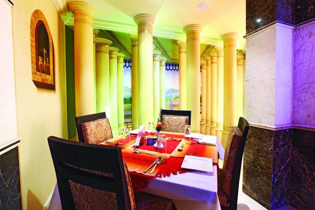 Emarald Hotel Cochin Kochi Exteriör bild