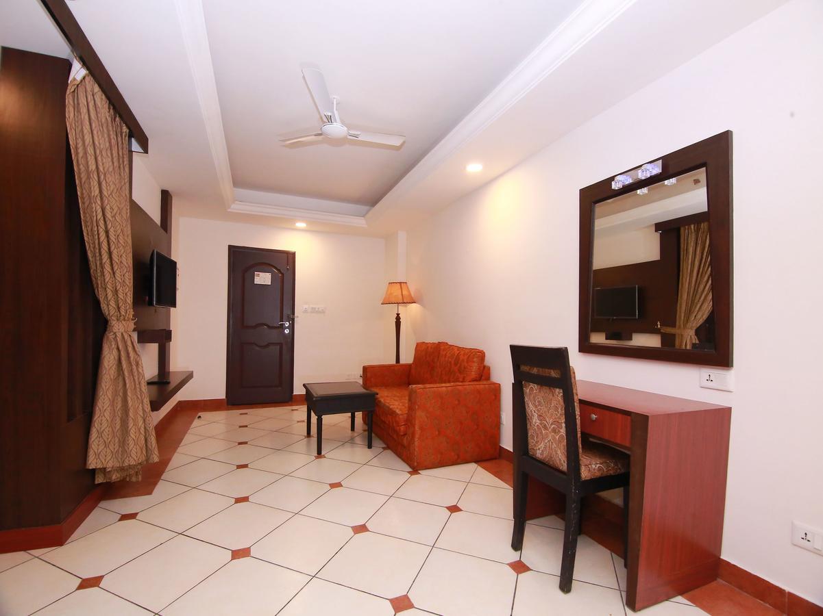 Emarald Hotel Cochin Kochi Exteriör bild