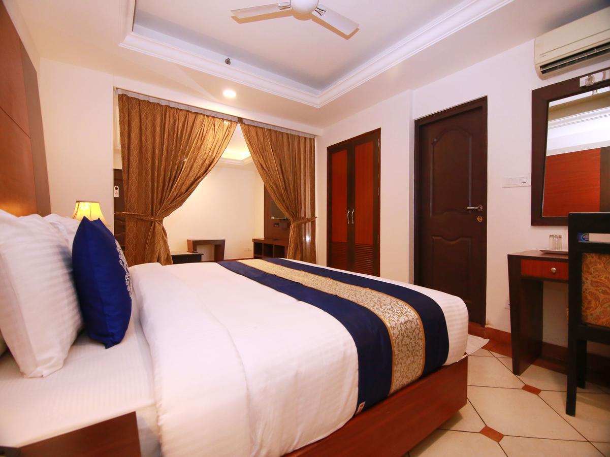 Emarald Hotel Cochin Kochi Exteriör bild