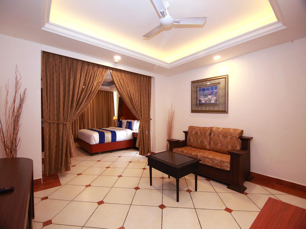 Emarald Hotel Cochin Kochi Exteriör bild