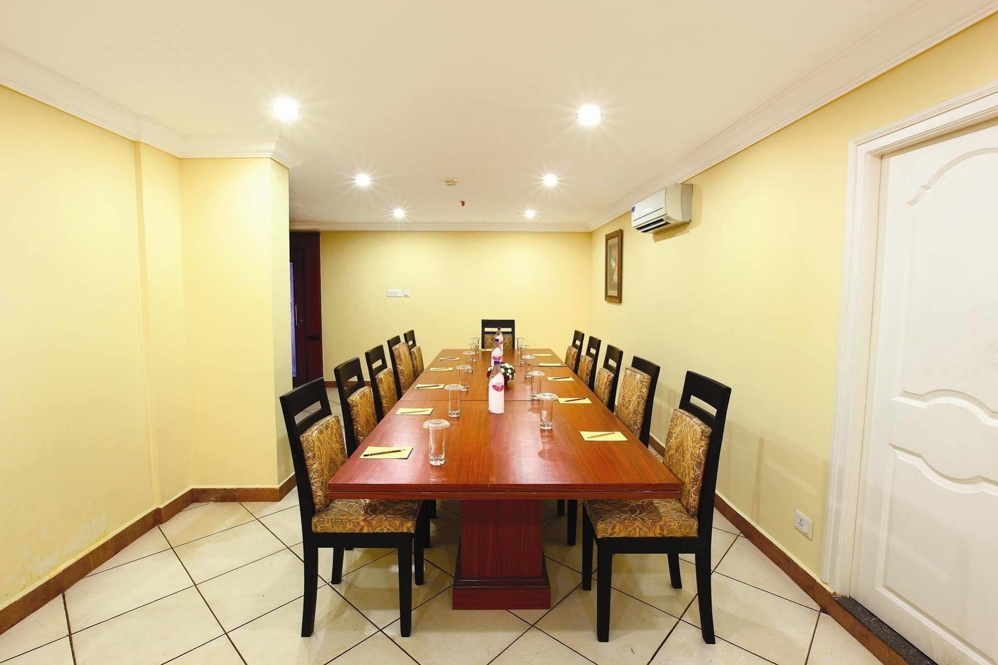 Emarald Hotel Cochin Kochi Exteriör bild
