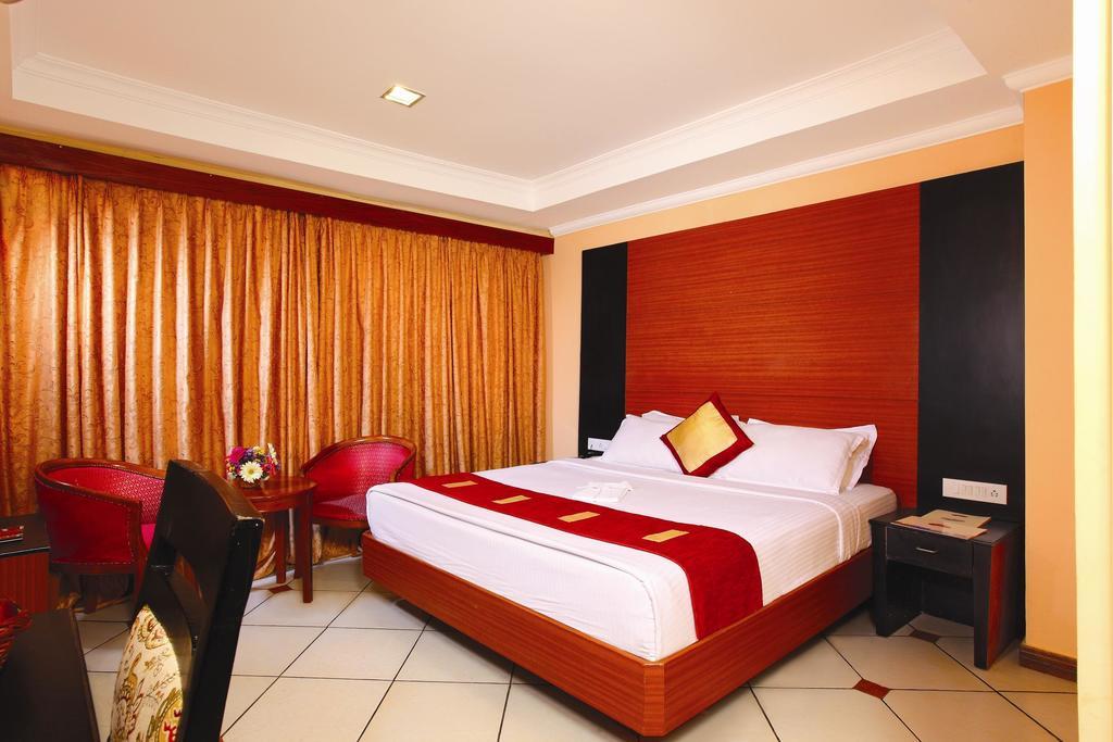 Emarald Hotel Cochin Kochi Exteriör bild