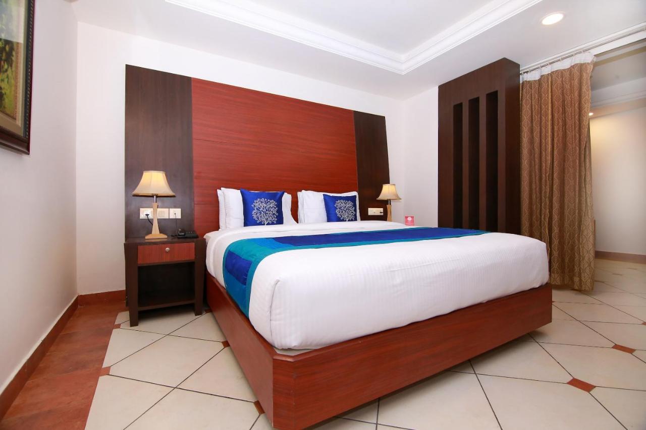 Emarald Hotel Cochin Kochi Exteriör bild