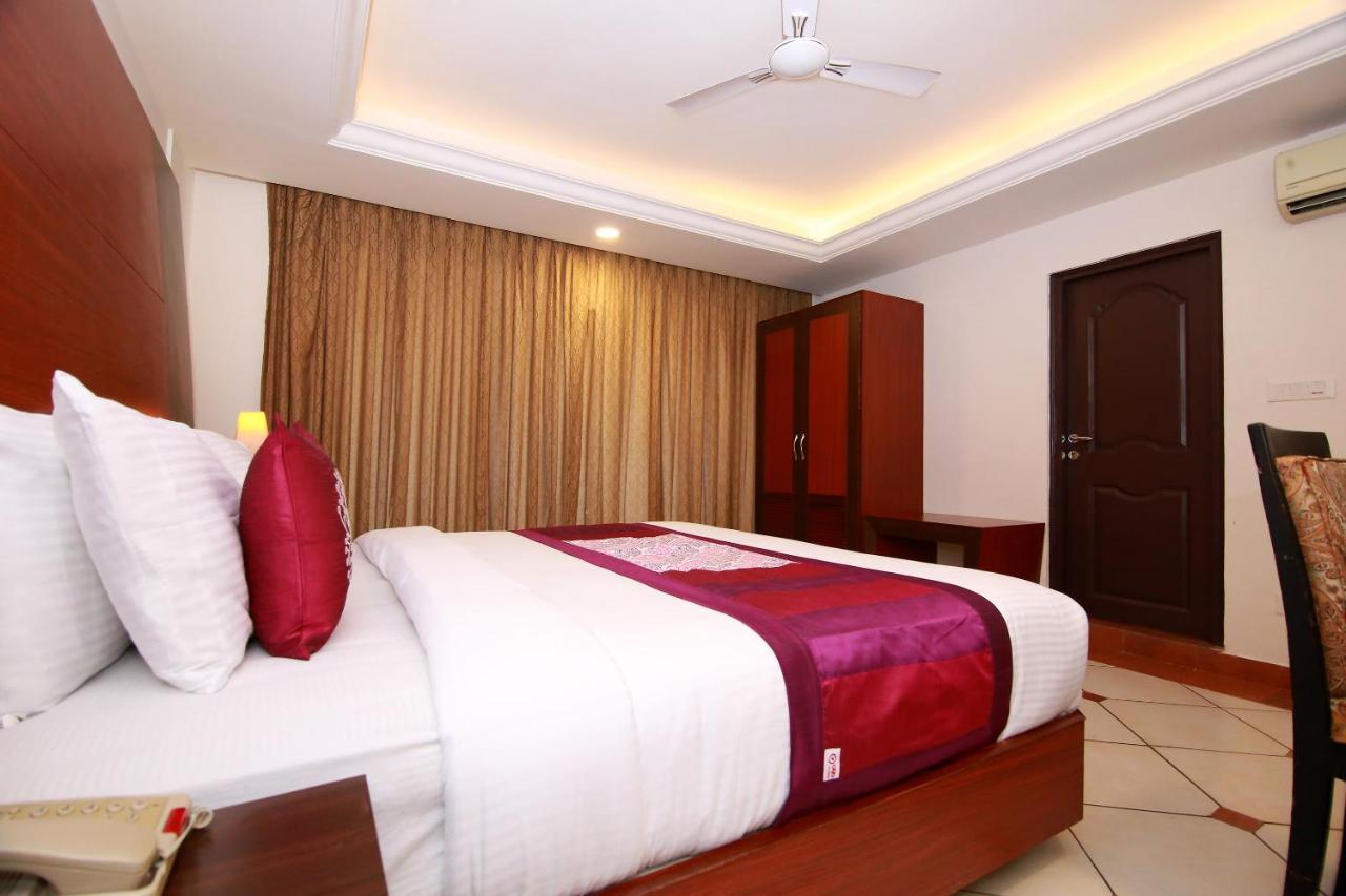 Emarald Hotel Cochin Kochi Exteriör bild