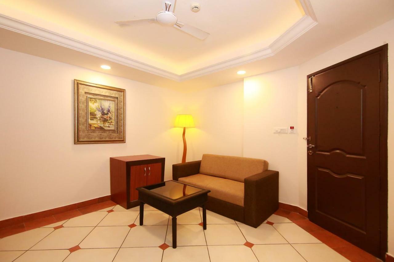 Emarald Hotel Cochin Kochi Exteriör bild
