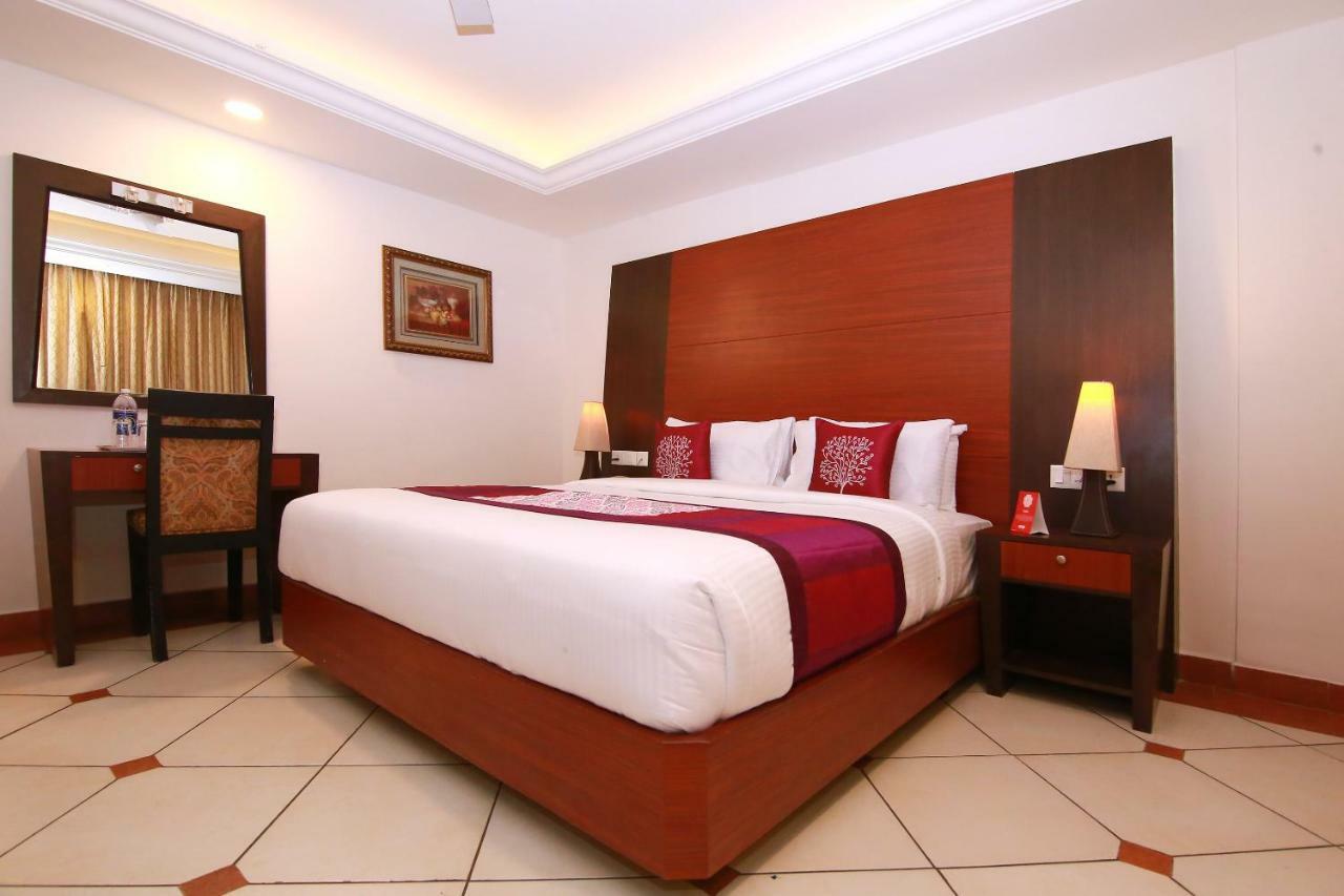 Emarald Hotel Cochin Kochi Exteriör bild